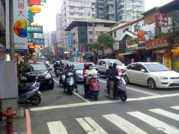 中科正西屯路角間店面出租含管理費