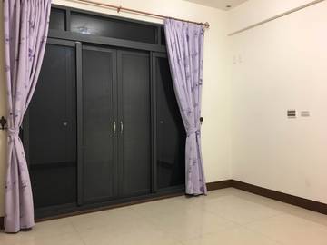 編號S305-三角窗店面