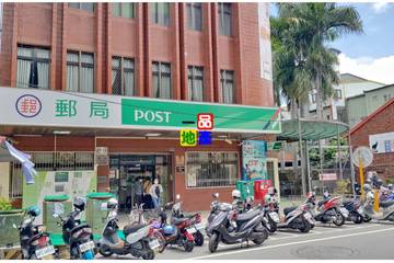 花壇車站9米寬電梯金店面