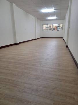 愛國街圓環旁店面